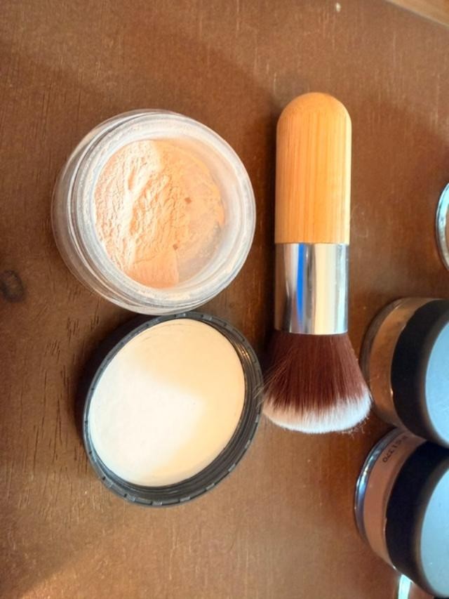 Bare Mineral Powder (Minerval Veil 36078 & 42940 and spf sunscreen fairly light)