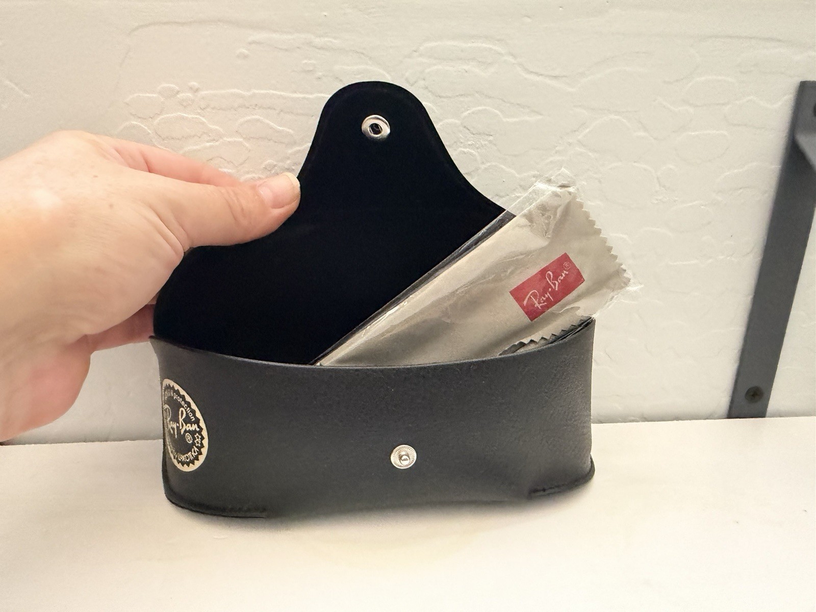 Ray-Ban Black Hard Display Sunglass Case For Men. Snap Enclosure W/ Cloth