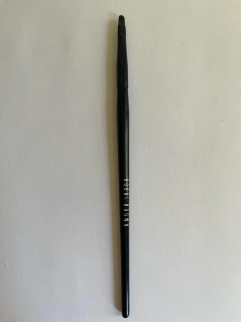 Used Bobbi Brown Brush gently used – shipping to US is not available