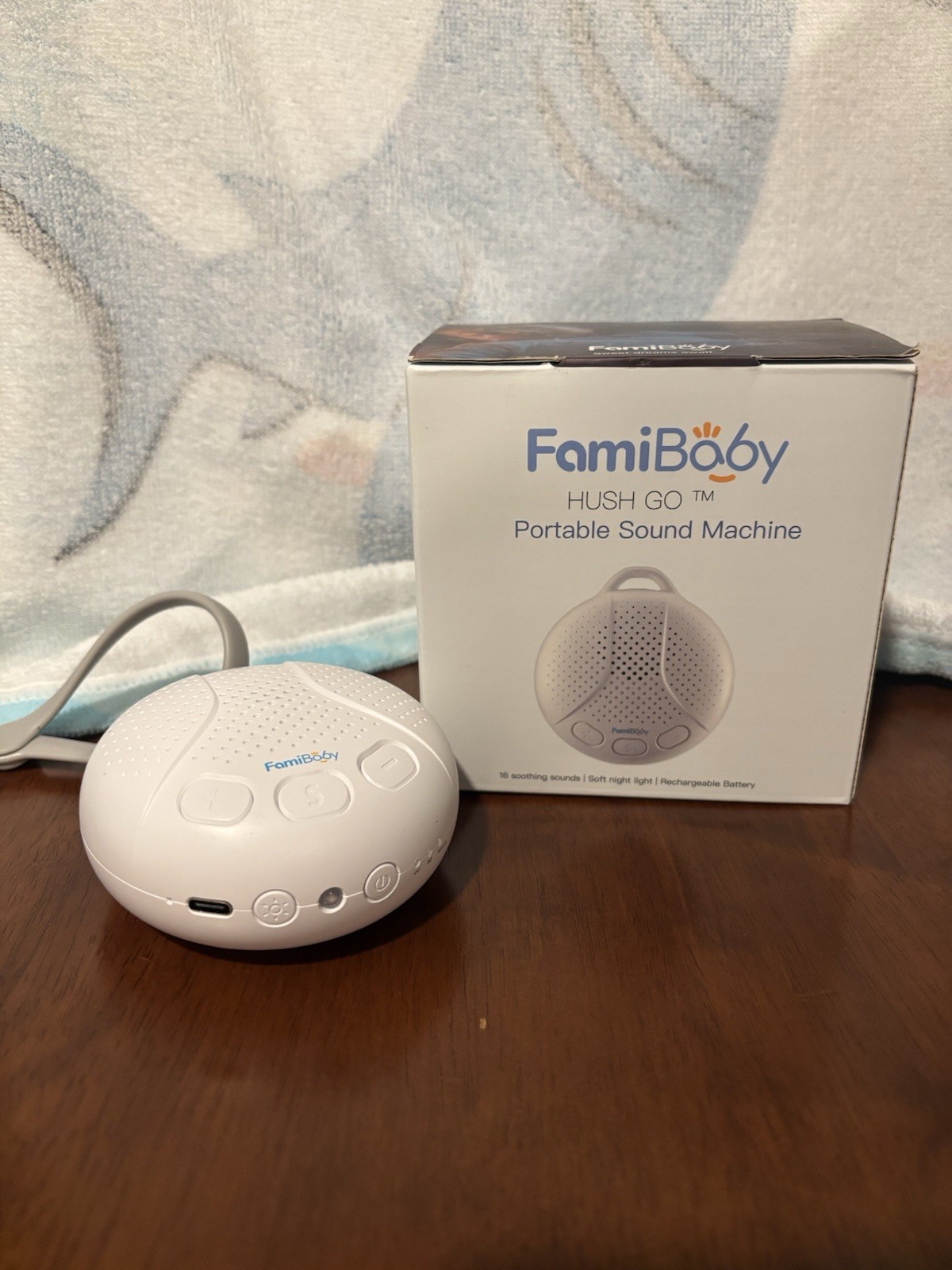 FamiBaby Hush Go Portable Sound Machine, Rechargeable Battery, White M251