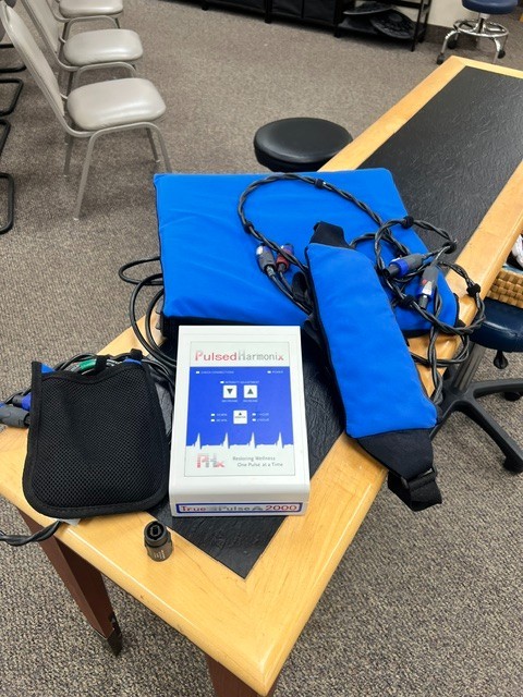 Pulsed Harmonix True Pulse A2000 (PEMF THERAPY DEVICE) – with 3 applicators.