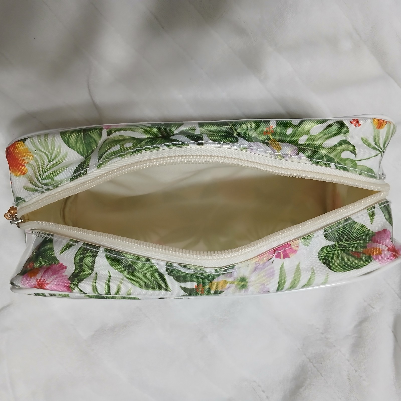Large Makeup Bag Toiletry Pouch, Size: 6″ H x 9.25″ W x 4″ DTravel Makeup Bag