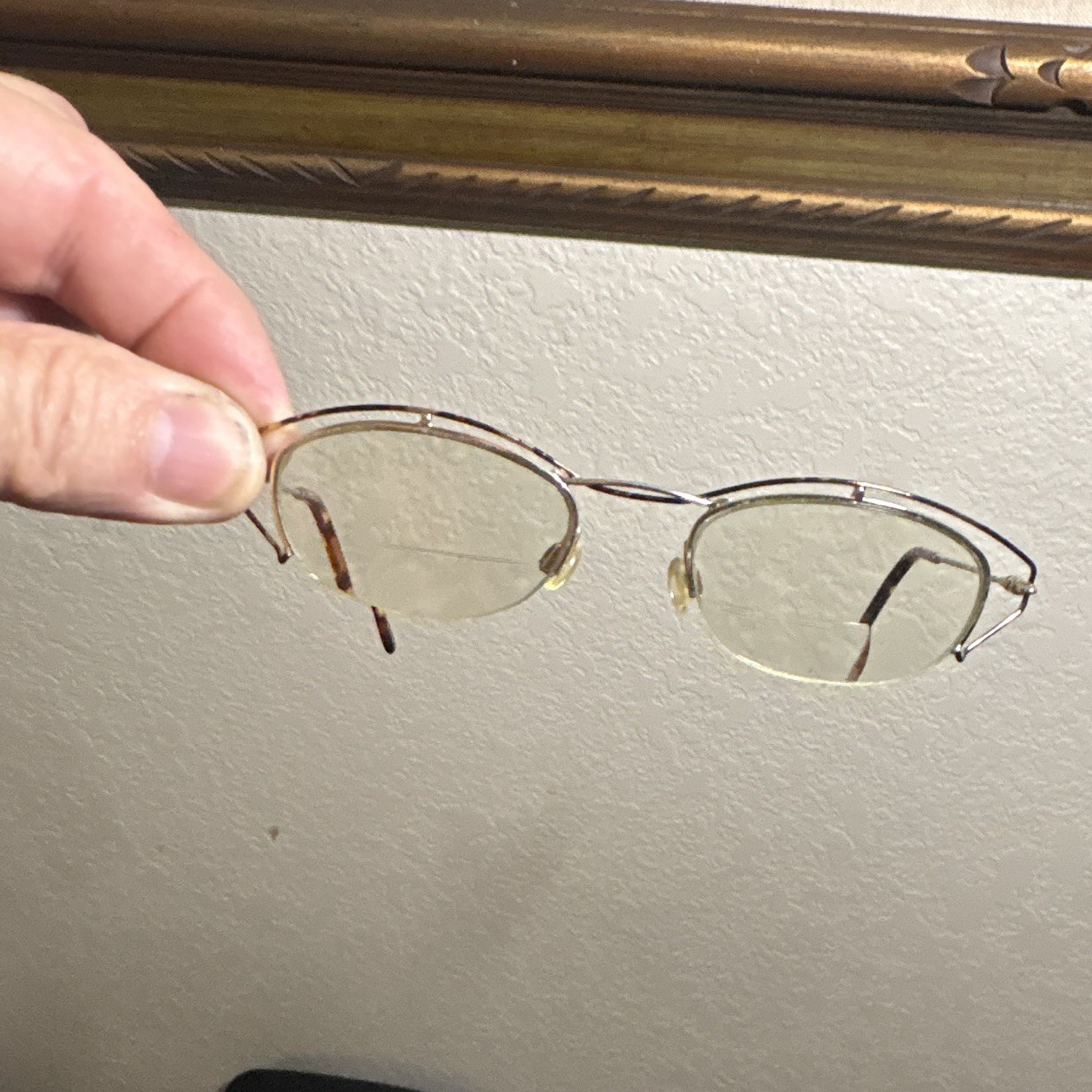 ESQ Unisex Adult Gold Solid Metal Oval Full Rim Eyeglass Frames