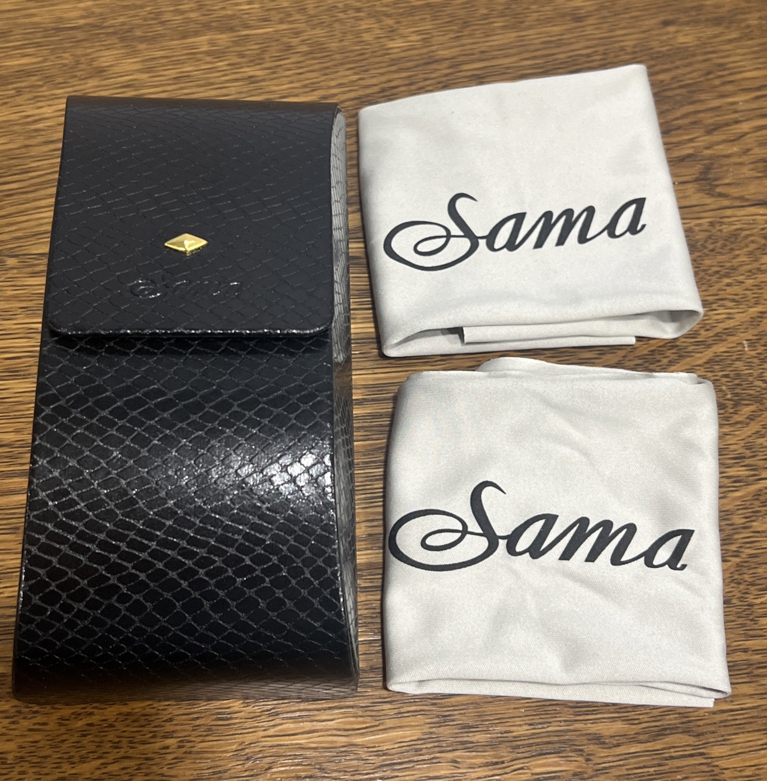 Sama Eyewear Hard Case Black Alligator Pattern w/ 2 Branded Cleaning Cloths