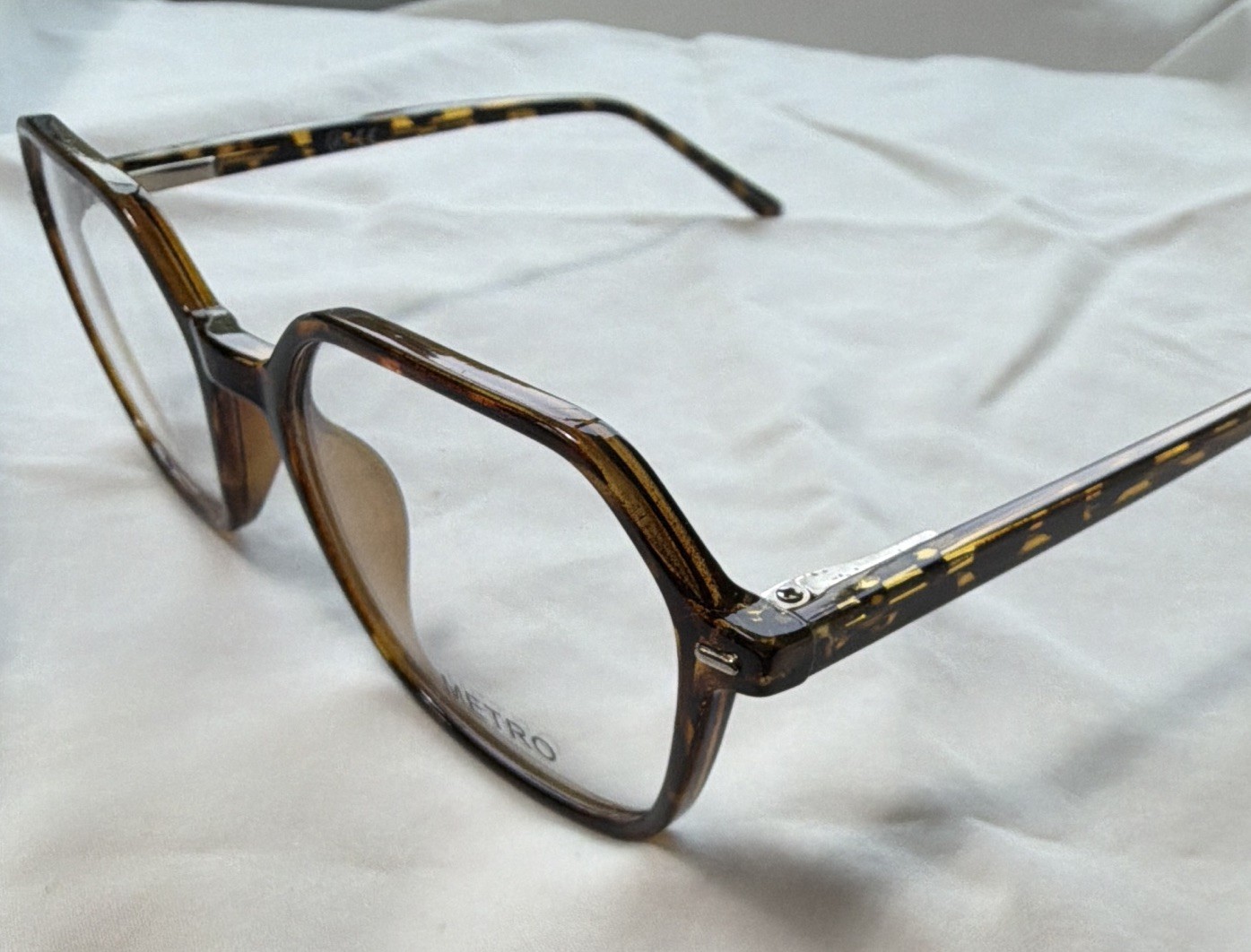 METRO Brown Tortoise Shell Plastic Full Rim Eyeglass Frames Unisex Adults