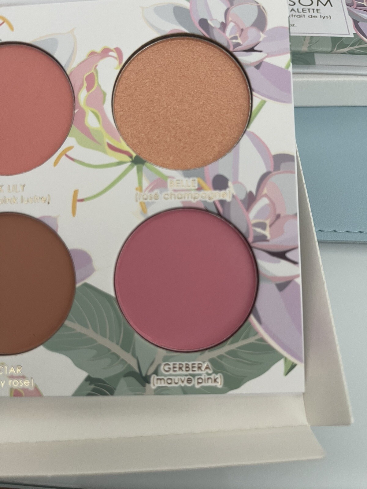 {I3} SERAPHINE BOTANICALS Lily + Blossom – Lily Infused Blush Palette Bouquet