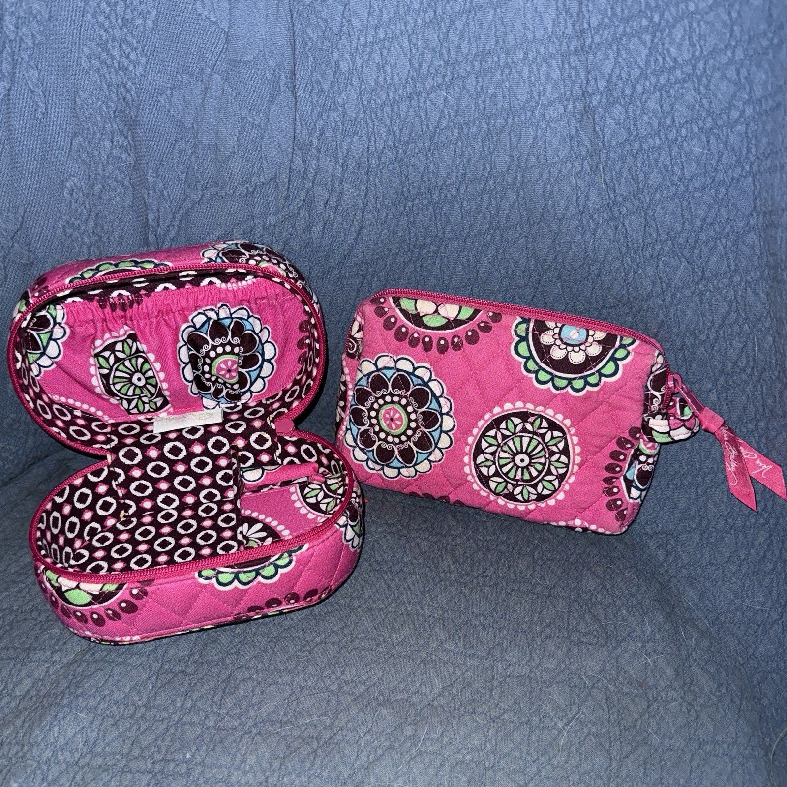 Vera Bradley Cupcakes Pink Clamshell Jewelry Travel Case & Oval Cosmetic Bag Set