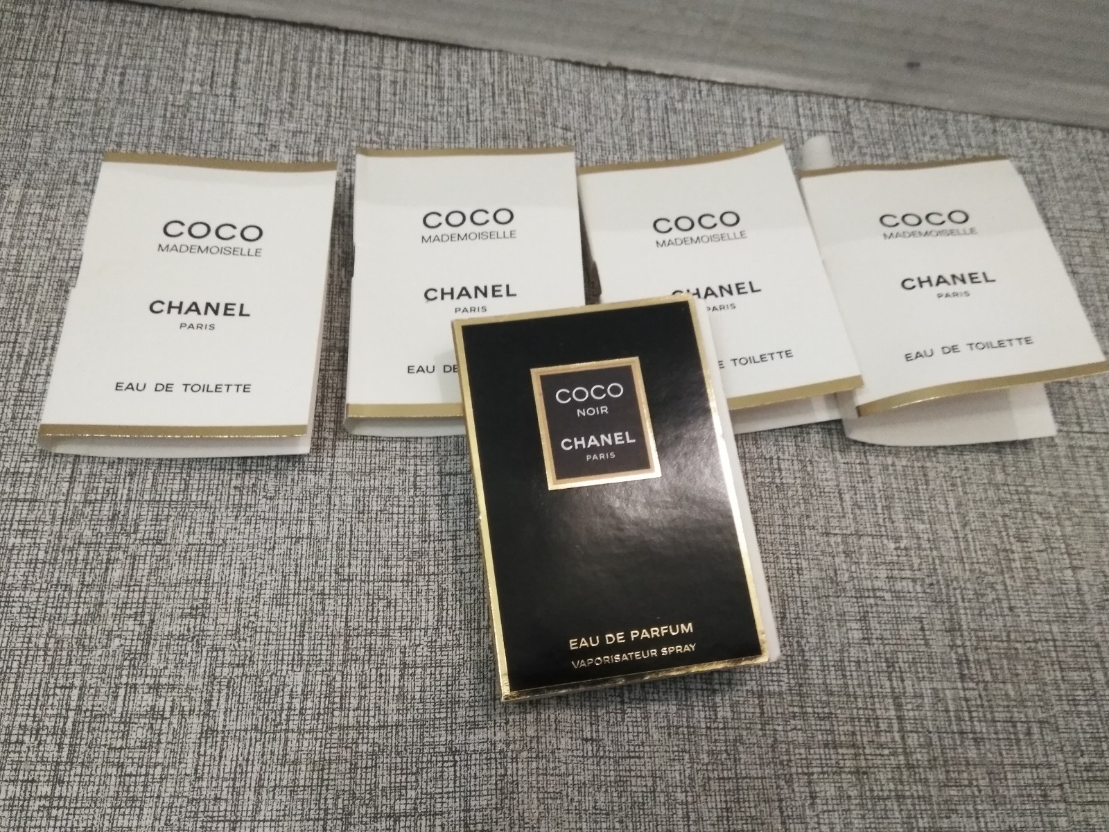 Coco Mademoiselle (4) & noir (1) Eau De toilette Travel Vial 1.5ml/0.05oz (5pk)