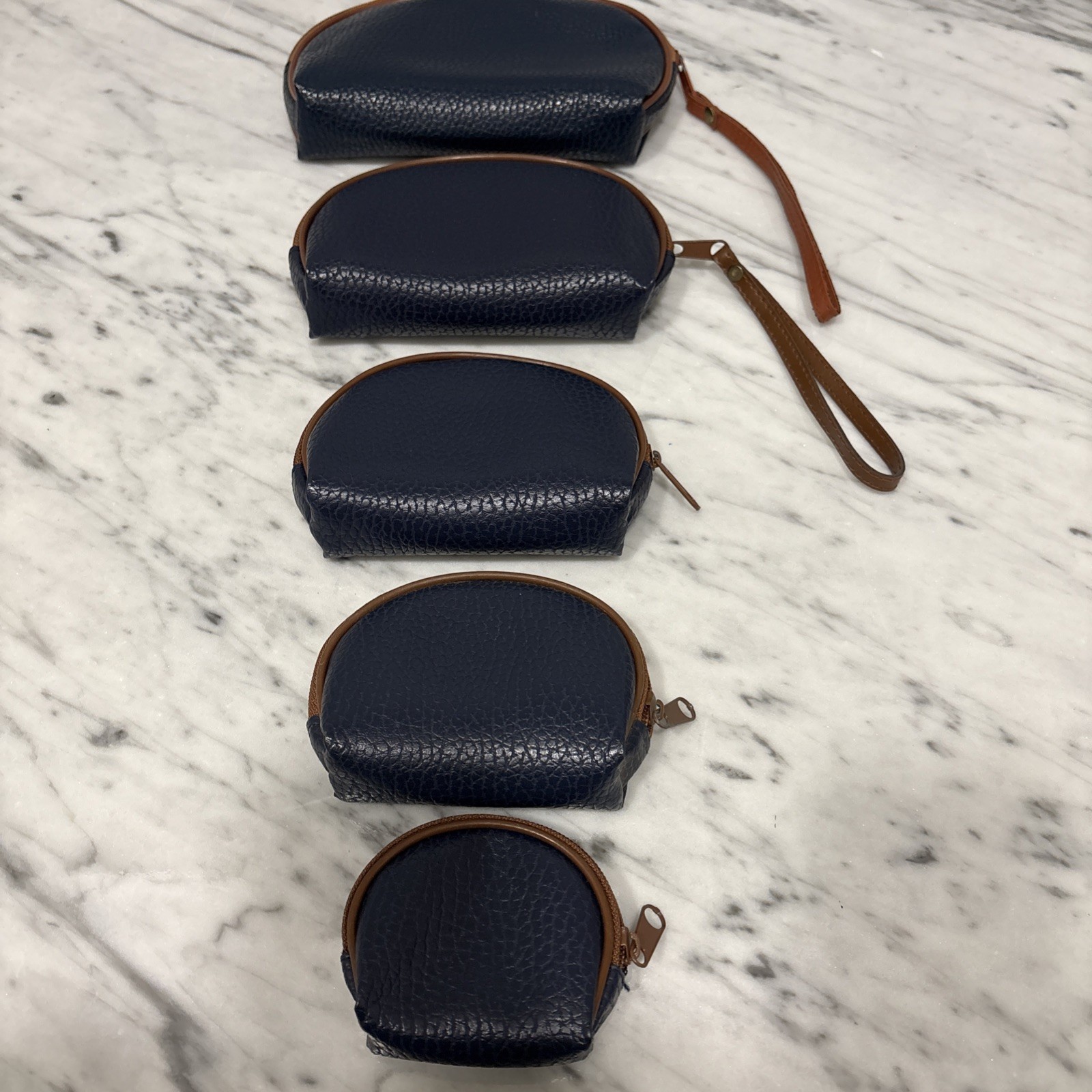 Cosmetic Bags 5 Piece Set New Stackable Blue Zipper 5 Different Sizes Travel Bag