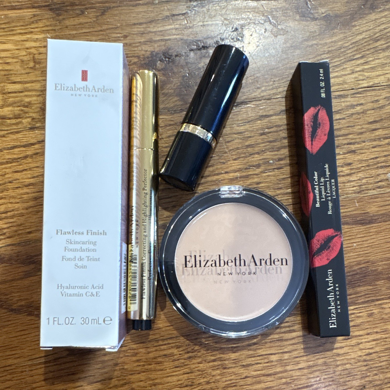 Elizabeth Arden foundation and lip bundle