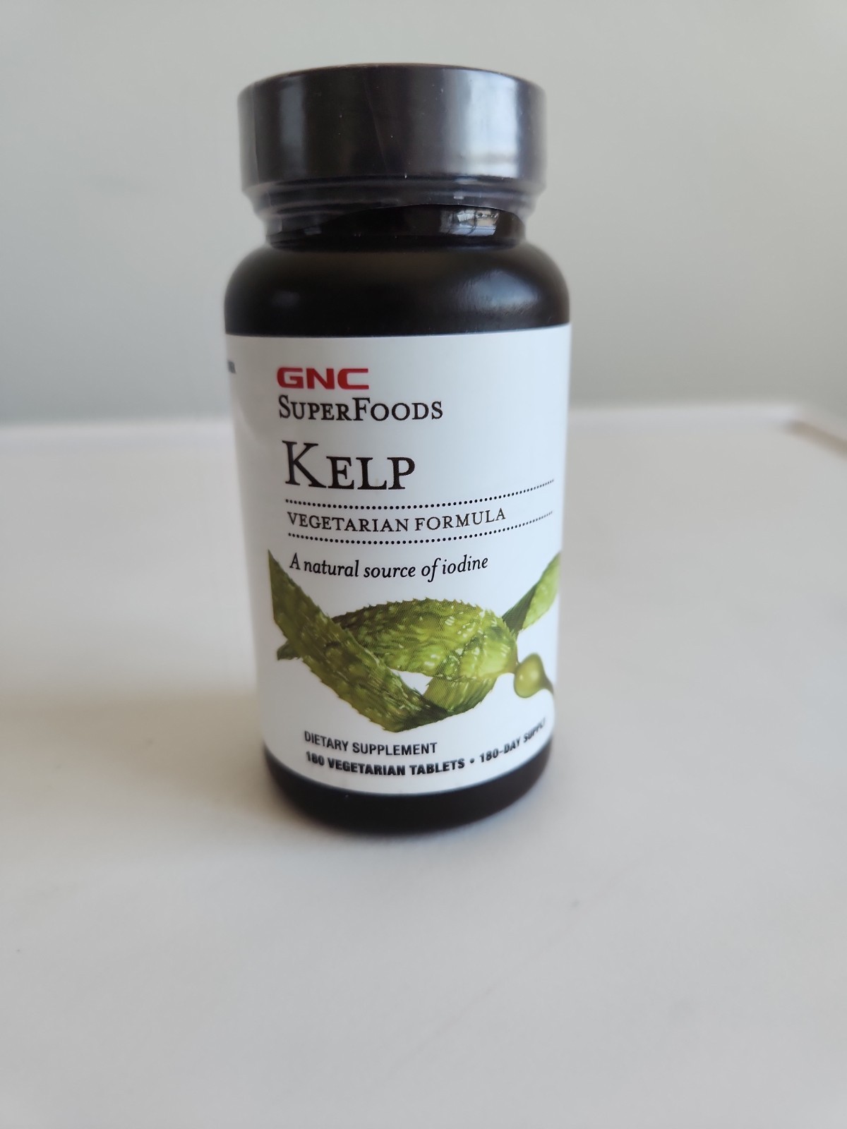 This is a bottle of GNC SuperFoods Kelp vegetarian formula dietary supplements.