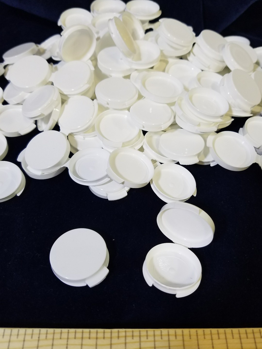 Lot of 50 White plastic CLAMSHELL .8 gram 1/20 OZ Mini Sample cosmetic container