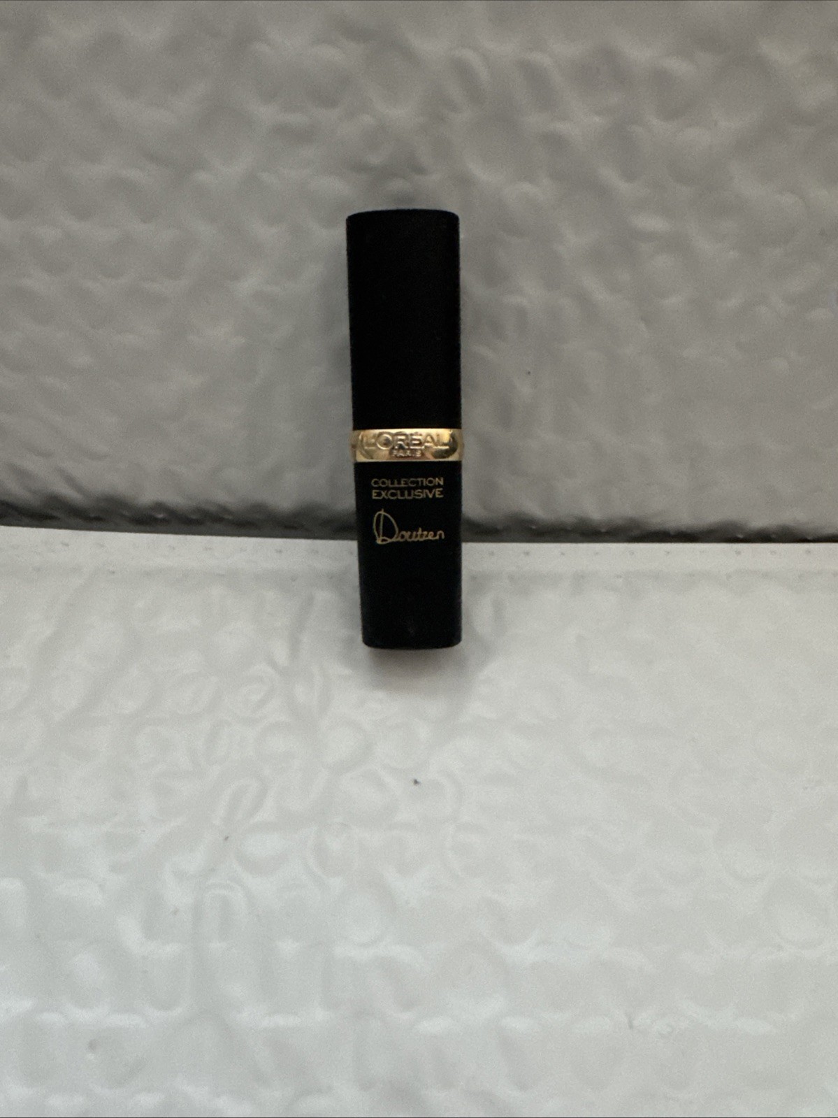 LOREAL Colour Riche Exclusive Collection Lipstick #600 DOUTZENS NUDE Rare