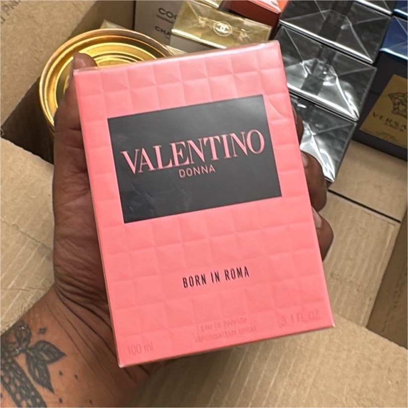 Valentino Donna Born in Roma Eau de Parfum Spray, 3.4 fl oz Regular Size