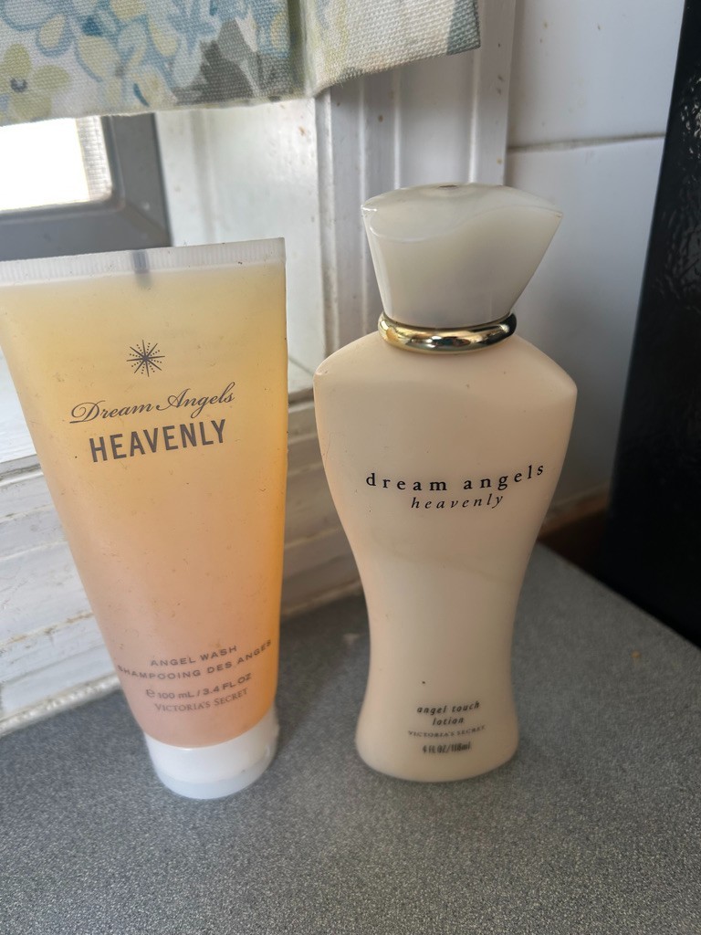 VICTORIA’S SECRET DREAM ANGELS HEAVENLY ANGEL TOUCH LOTION4 OZ/ANGEL WASH 3.4 OZ
