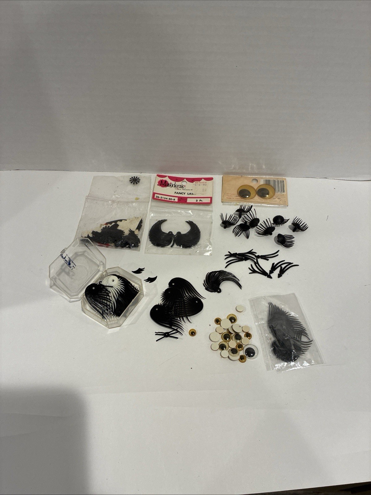 Vintage Eyeballs And Eyelashes Large Mixed A Lot Of Different Sizes