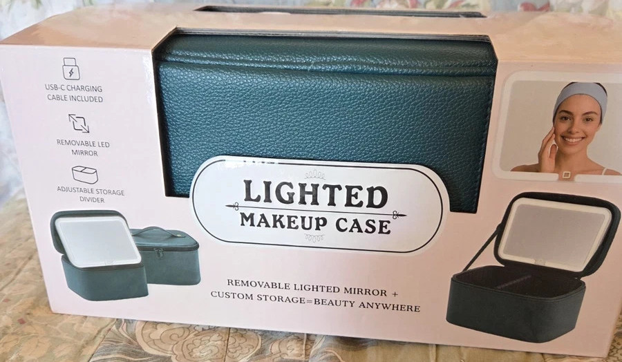 Real Her Lighted Train Case Green with LED Mirror – New In Retail Box