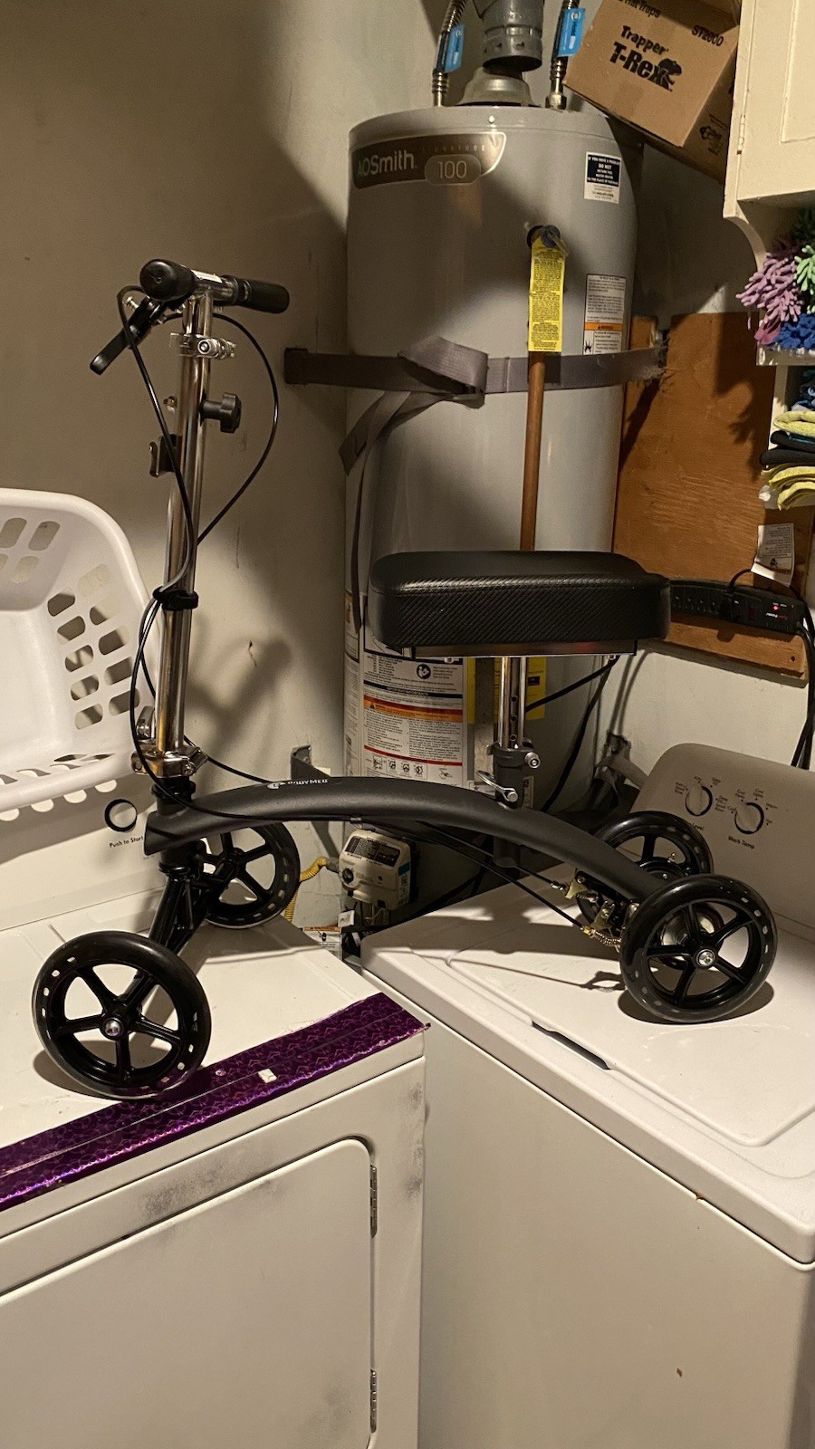 BodyMed Knee Walker 4-Wheel Black Adjustable Height with Basket & Handbrakes