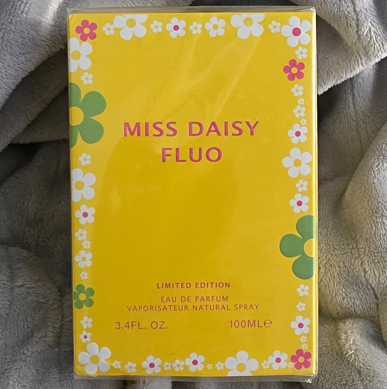 Miss Daisy Fluo Limited Edition Eau de Parfum Spray, Regular Size 3.4 fl oz