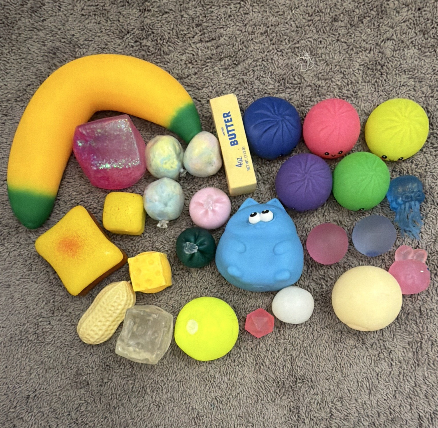 Lot of 26 viral squishies (REAL DUMPLINGS ) banana , speks + other viral squish