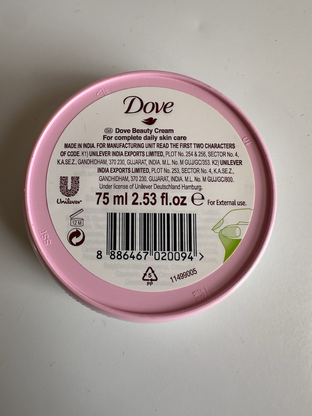 A Pack of 8 Dove Beauty Cream 72ml 2.53 fl.oz