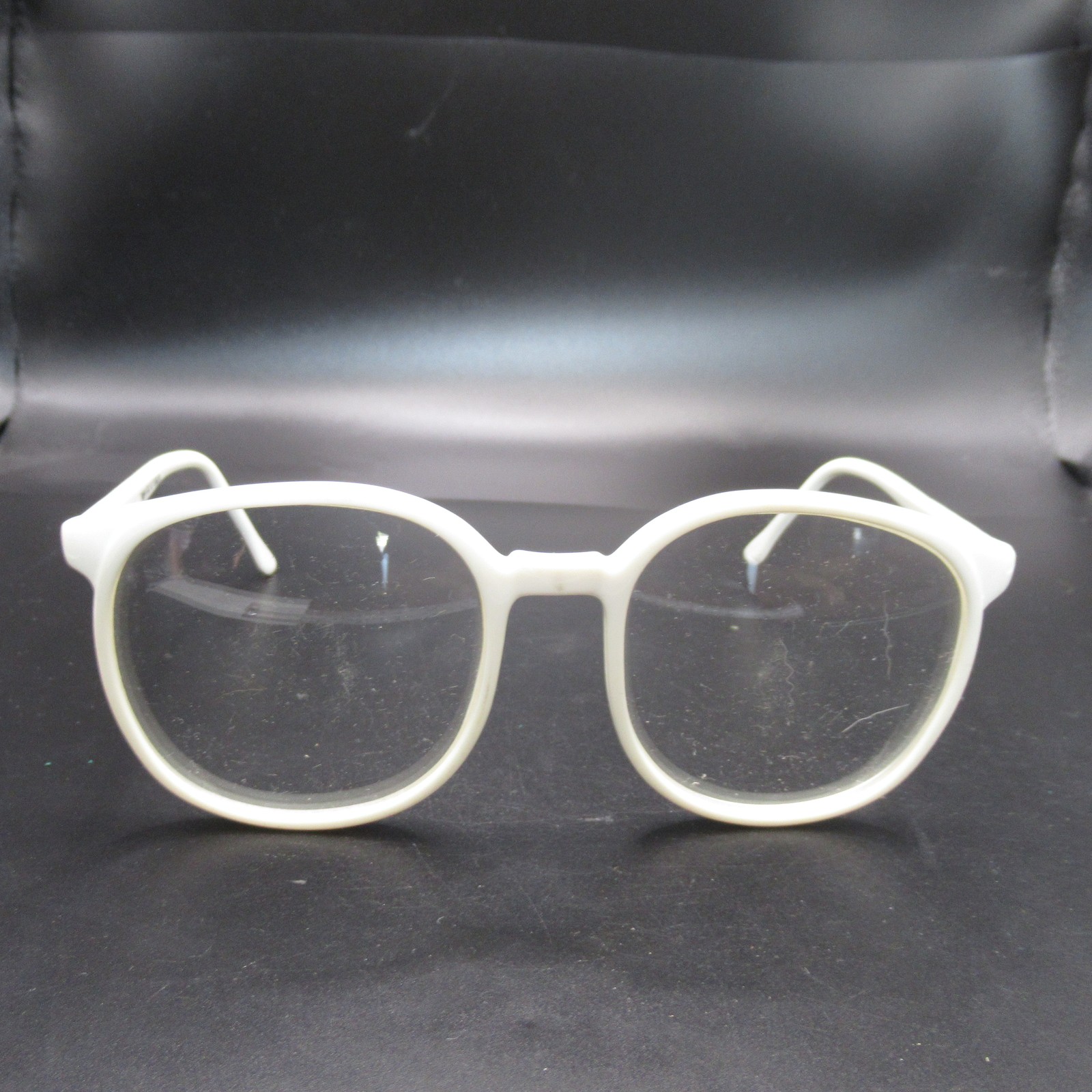 Vintage White Oval Eyeglass Frames Taiwan ROC P2188CL/MX Full Rim Clear Lens