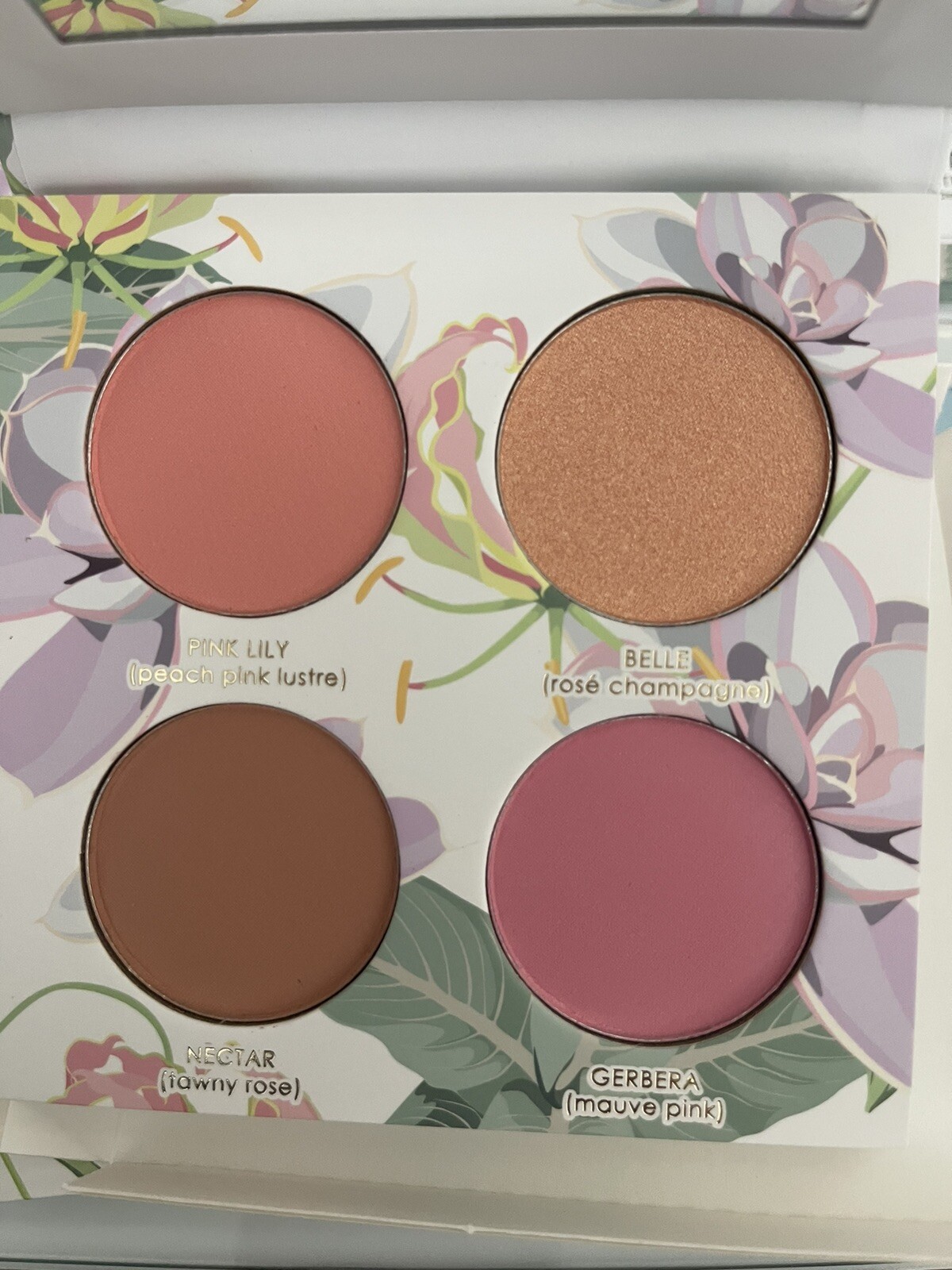 {I3} SERAPHINE BOTANICALS Lily + Blossom – Lily Infused Blush Palette Bouquet