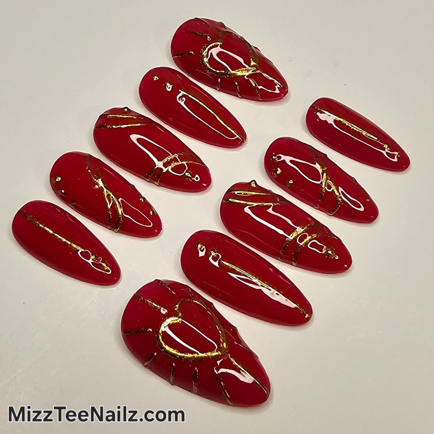 Press-On Nail Set #88: Gilded Linework