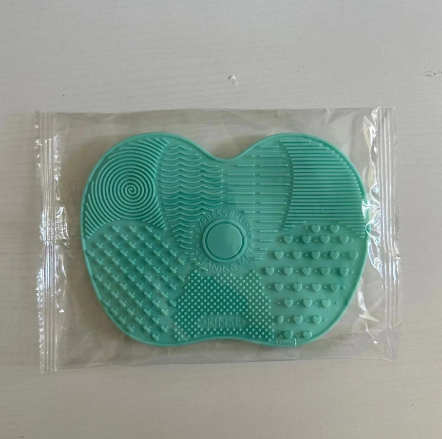 1pc Silicone Makeup Brush Cleaner Pad Apple Shape with Suction Cup Tool – NEW GH