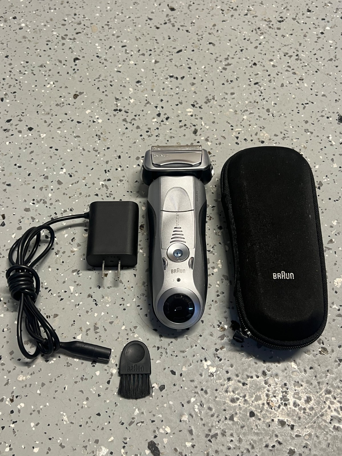 BRAUN Series 7 5697 Cordless Rechargeable Mens Electric Shaver Razor – Working