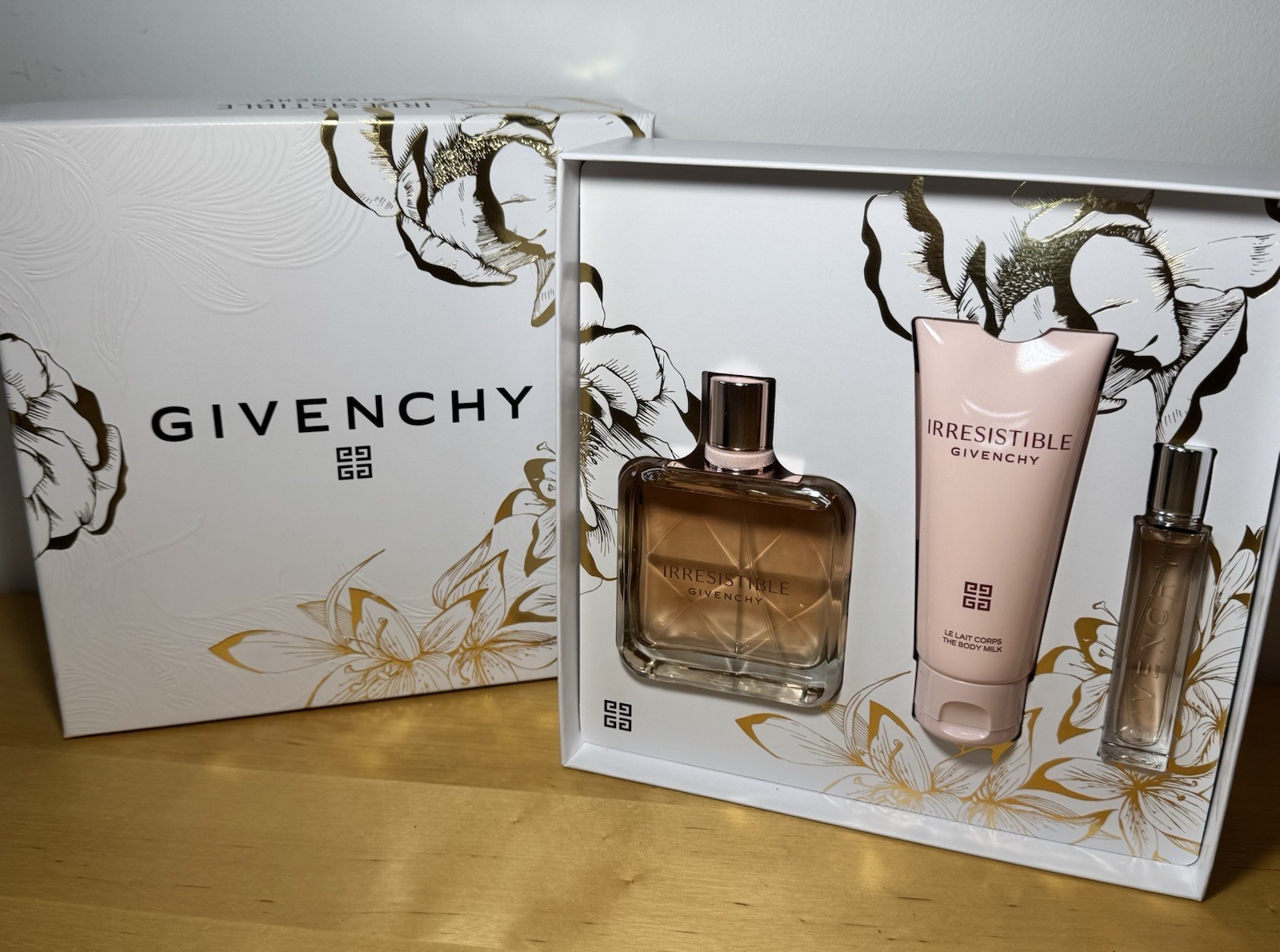 Givenchy Irresistible Eau de Parfum Spray 3 piece Gift Set 2.7 fl oz Regular