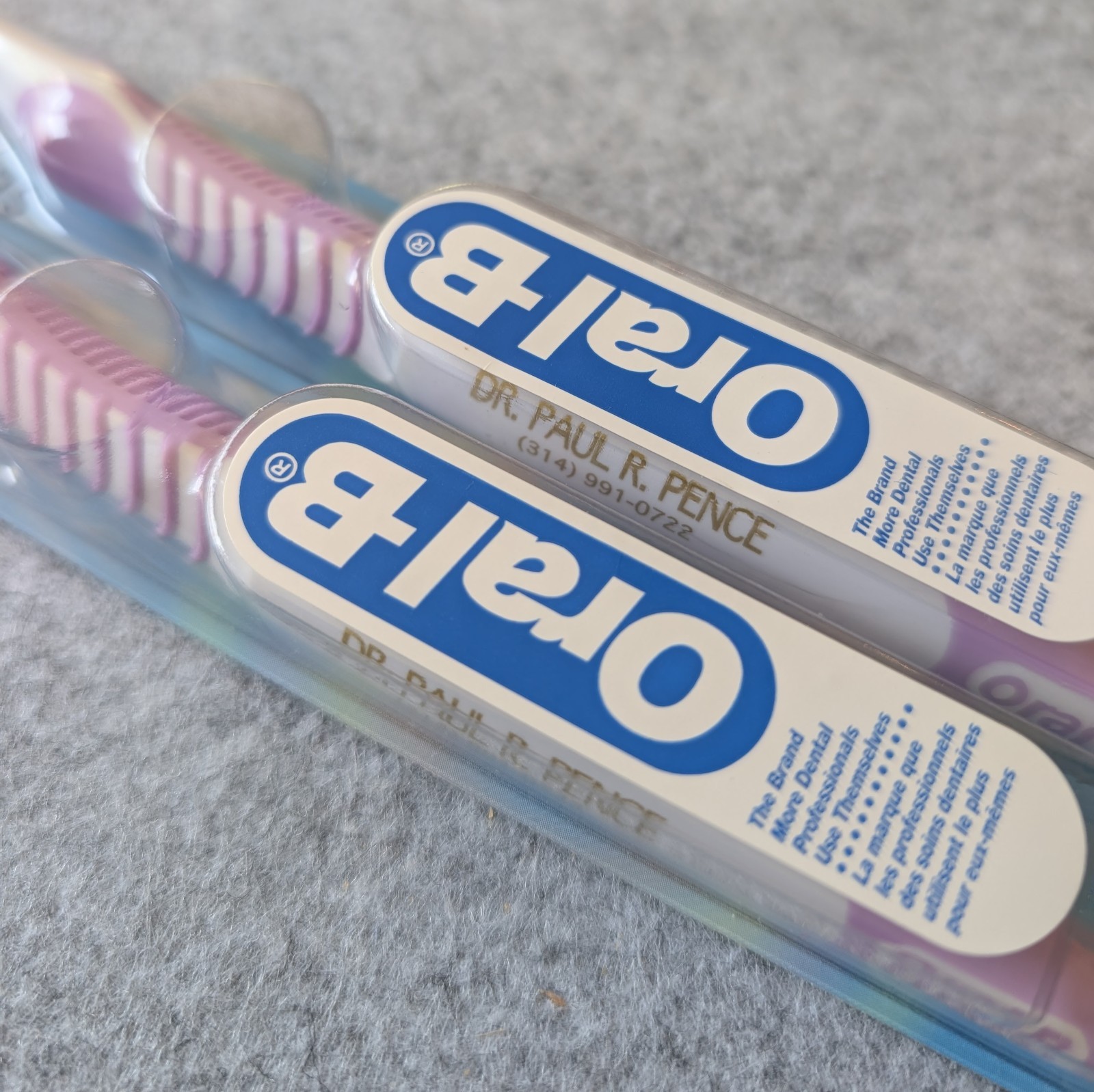 Oral-B Sensitive Advantage Toothbrush Compact 35 Extra Soft LOT 2 Not For Resale