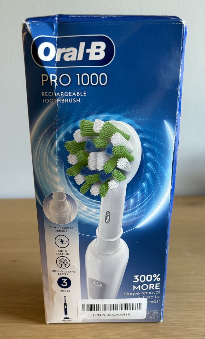 Oral-B Pro 1000 Crossaction Electric Rechargeable Toothbrush – White NEW SEALED