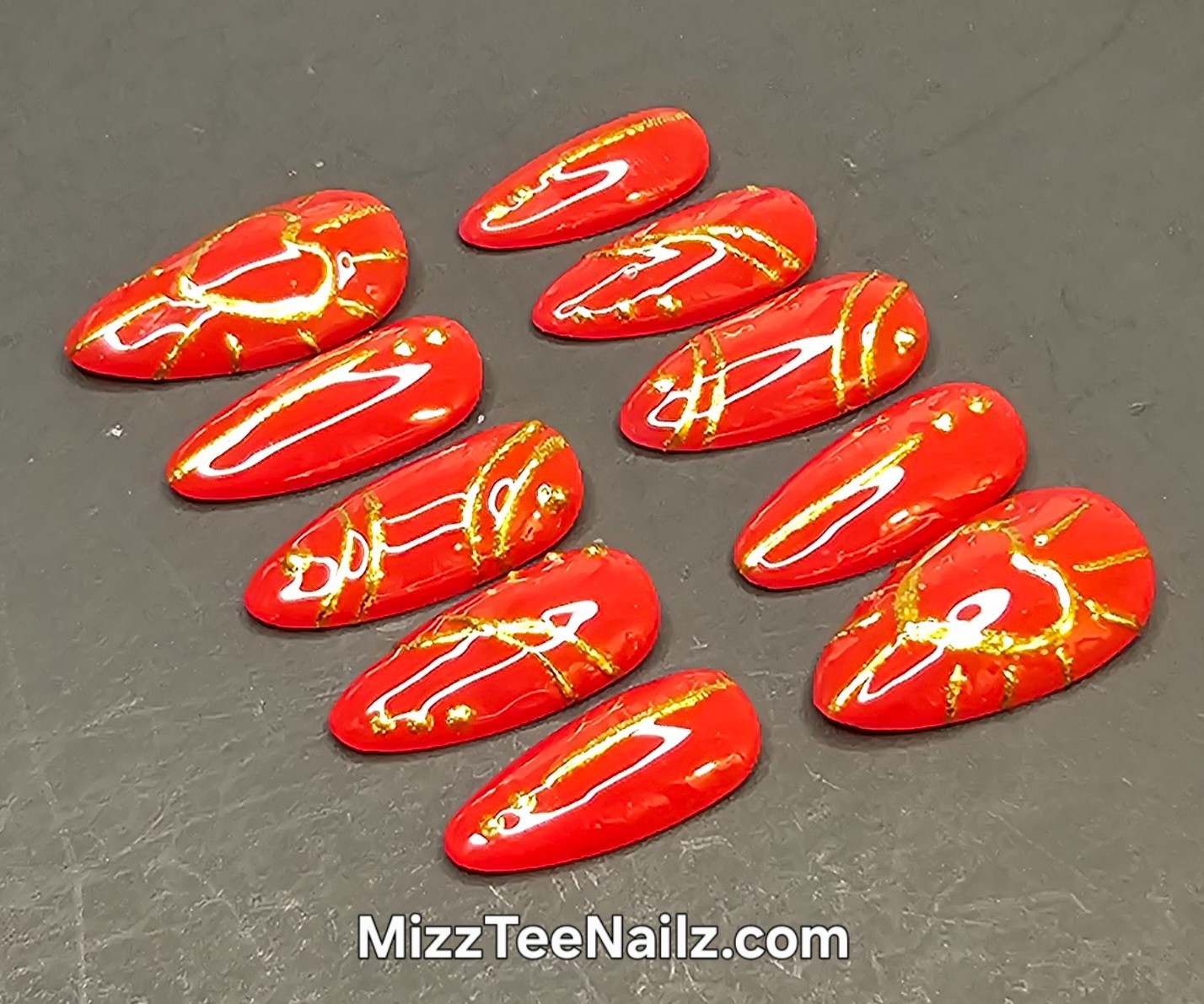 Press-On Nail Set #88: Gilded Linework
