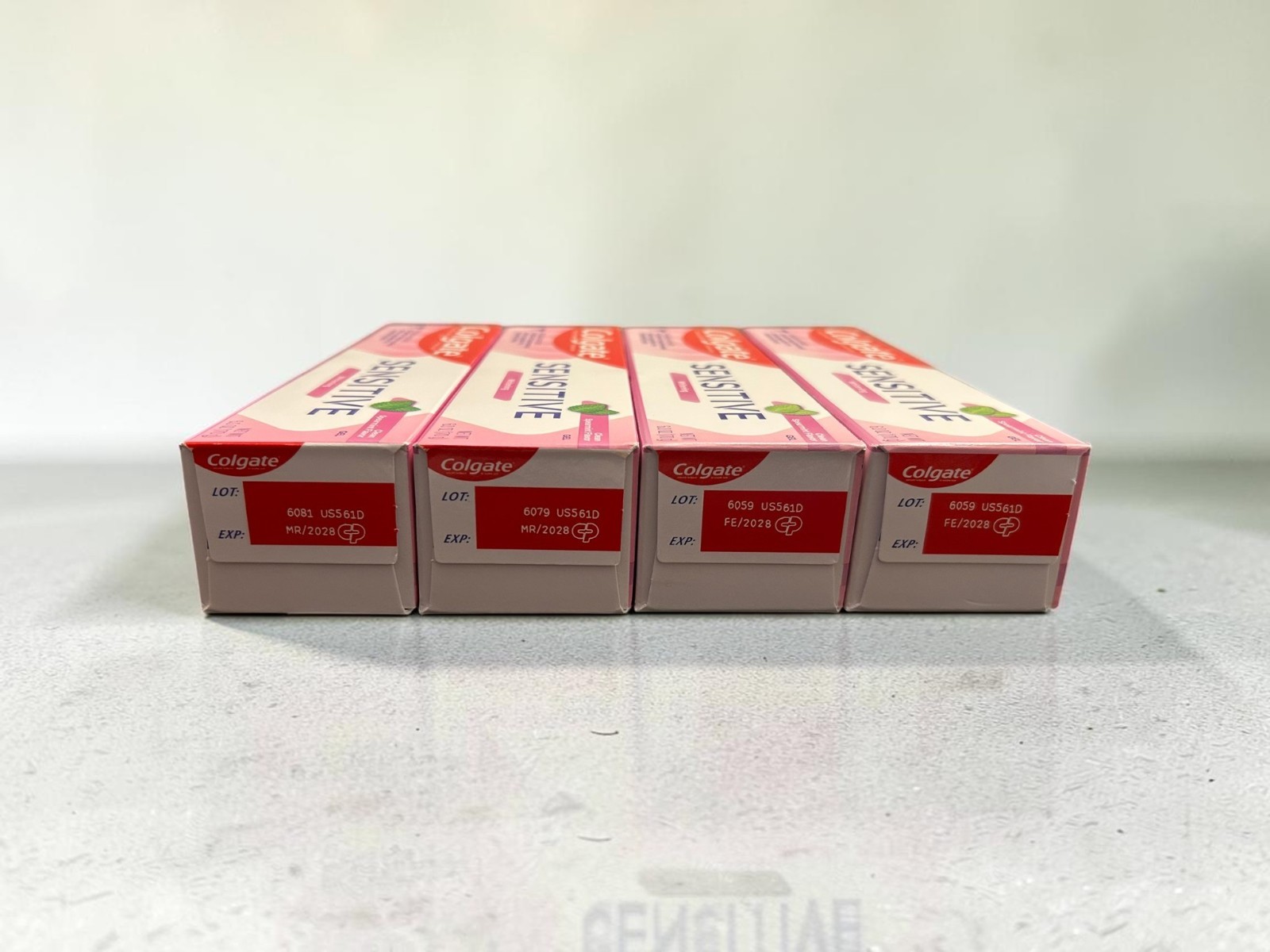 Colgate Sensitive Whitening Toothpaste Spearmint Gel 6oz Lot of 4 NEW