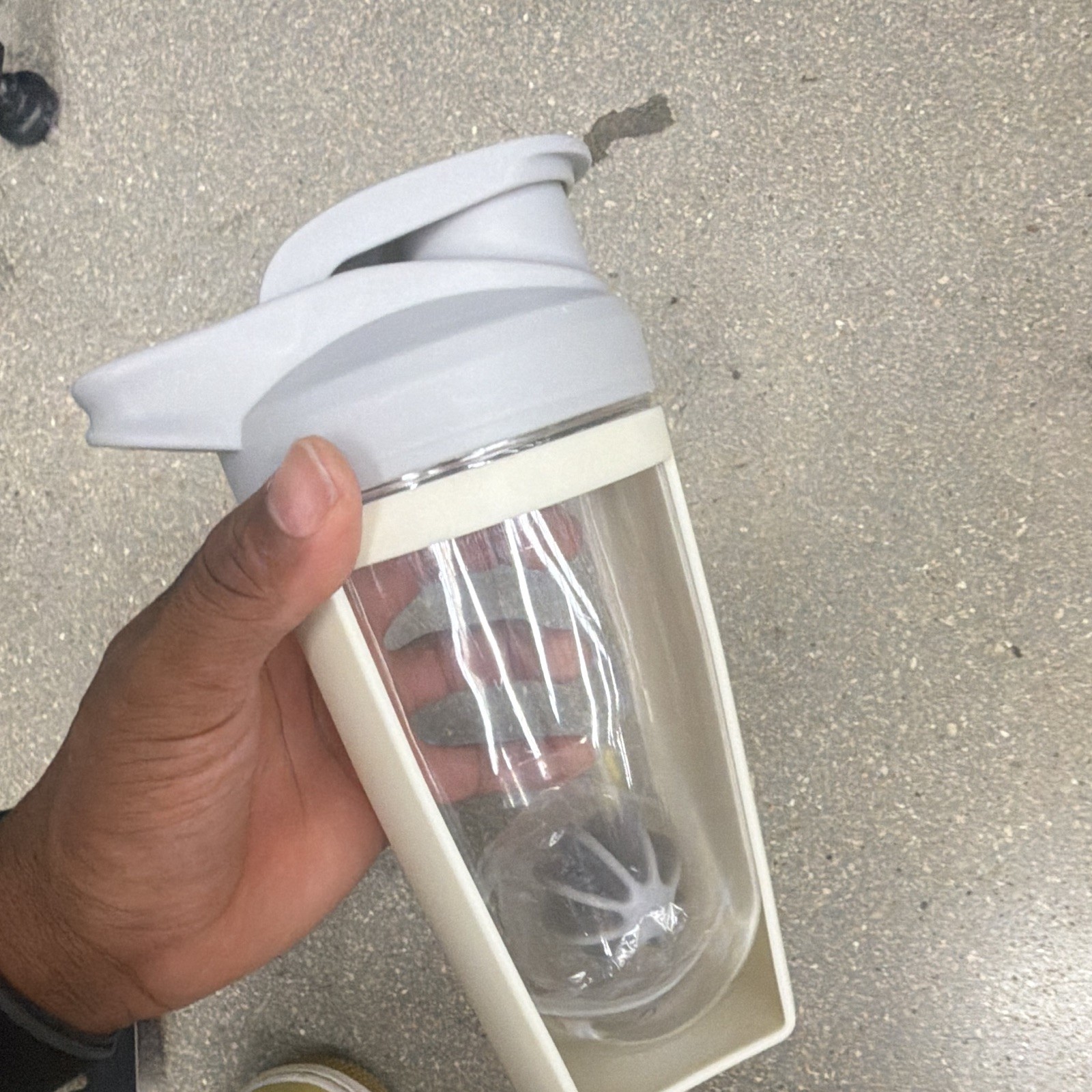20 fl oz (591 mL) Plastic Protein Shaker Bottle, Clear/White, Mixing Ball