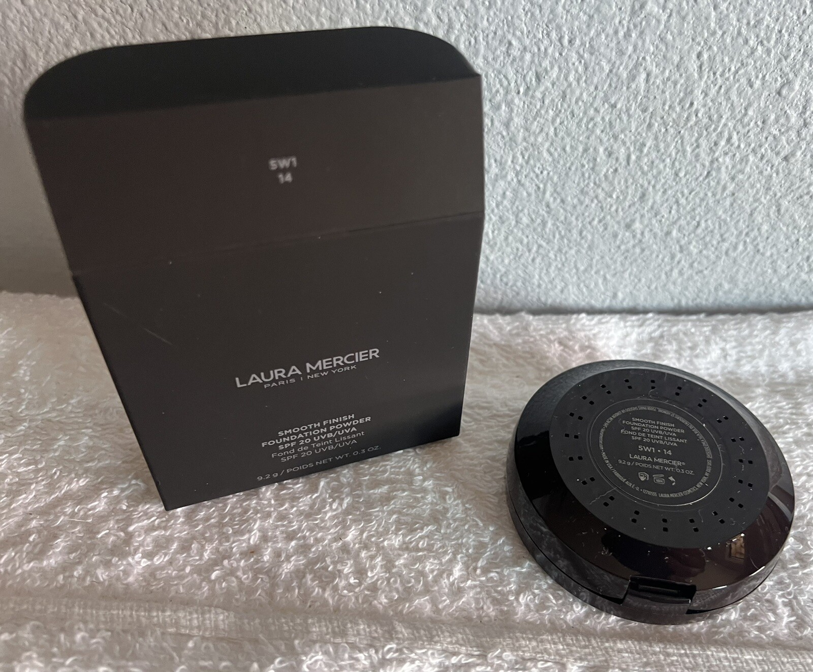 Laura Mercier Smooth Finish Foundation Powder-SPF20–Shade: 5W1 14-New In Box
