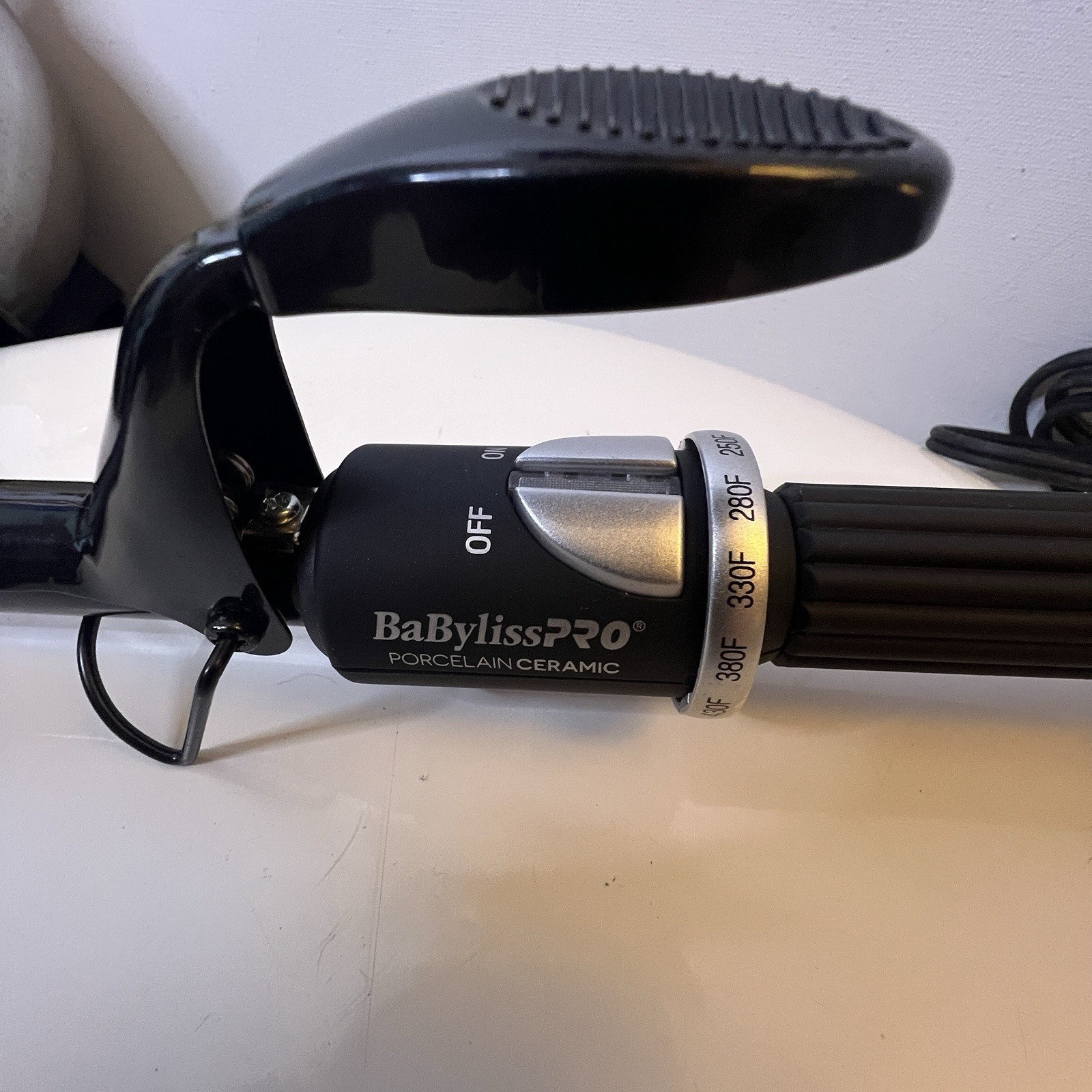 BaBylissPRO Porcelain Ceramic Curling Iron Black Adjustable Heat 430°F #BP75SUC