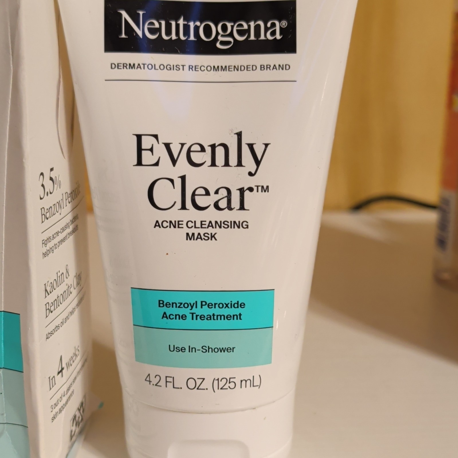 Neutrogena Evenly Clear Acne Cleansing Mask 3.5% BP In-Shower 4.2 fl oz