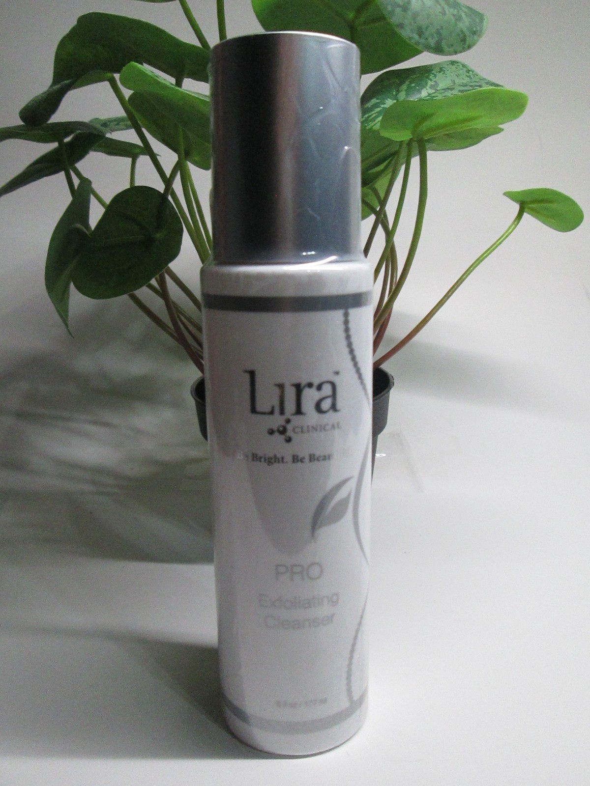 LIRA pro exfoliating cleanser 6FL.OZ/177ML NEW