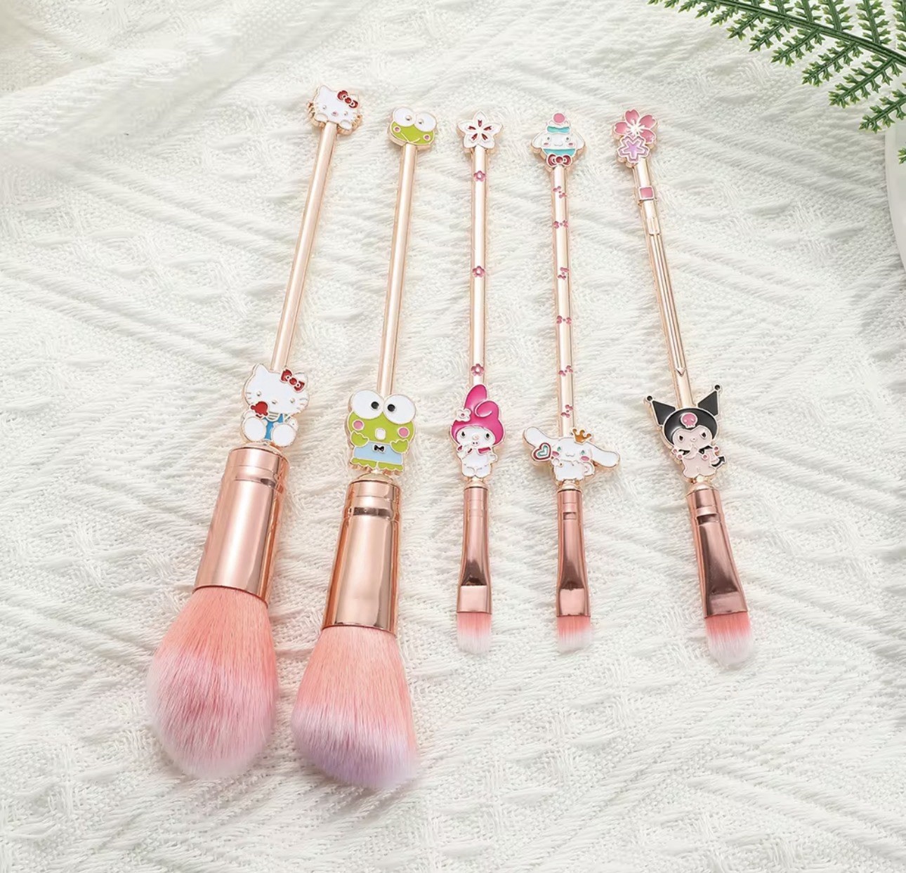 Hello Kitty Makeup Brushes 5 Pc Set With Pink Draw String Bag New
