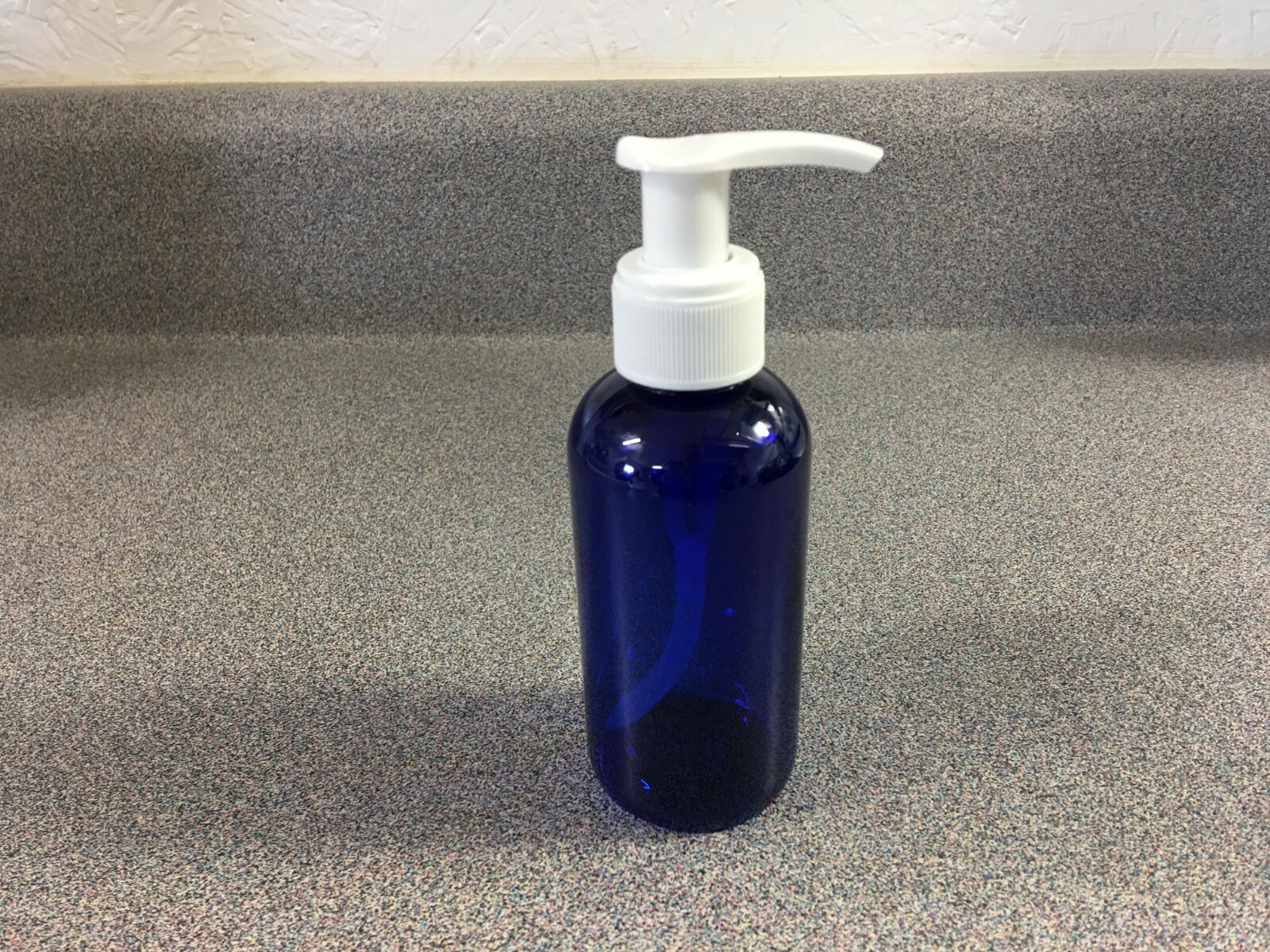 NEW 4 oz Blue PLASTIC Bottle with white Pump; Lotion, Gel BPA FREE $7.00-15.00