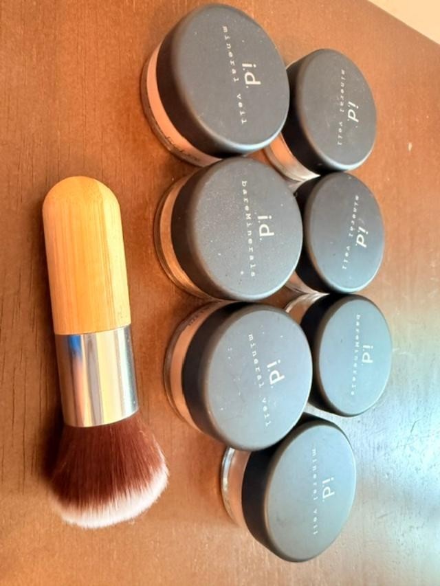 Bare Mineral Powder (Minerval Veil 36078 & 42940 and spf sunscreen fairly light)